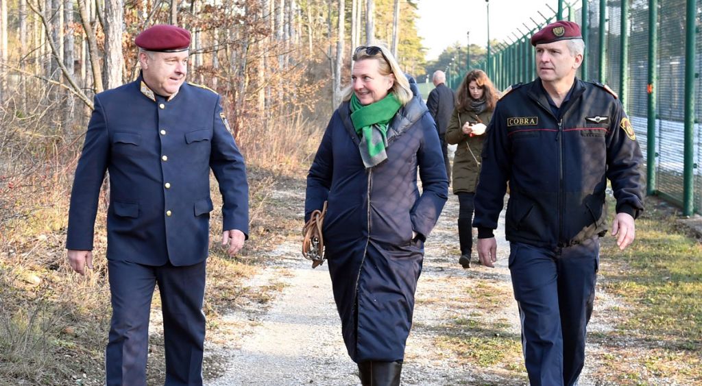 Außenministerin Kneissl besuchte Einsatzkommando Cobra