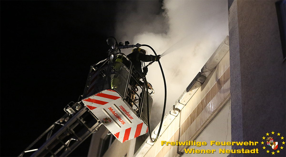 Brand am Balkon / Foto: Presseteam Feuerwehr Wiener Neustadt