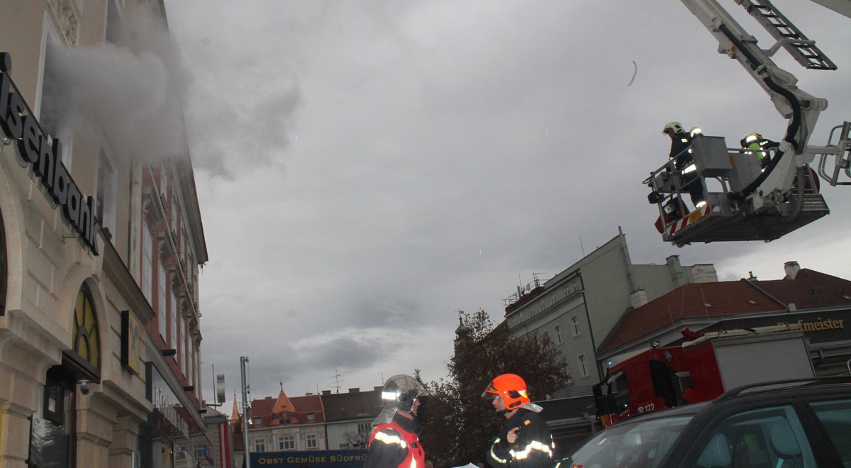 Übung: Brand in der Raiffeisenregionalbank / Foto: Presseteam der Feuerwehr Wiener Neustadt