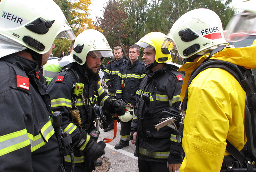 Lagebesprechung Chlorgas-Einsatz / Foto: Presseteam Feuerwehr Wiener Neustadt