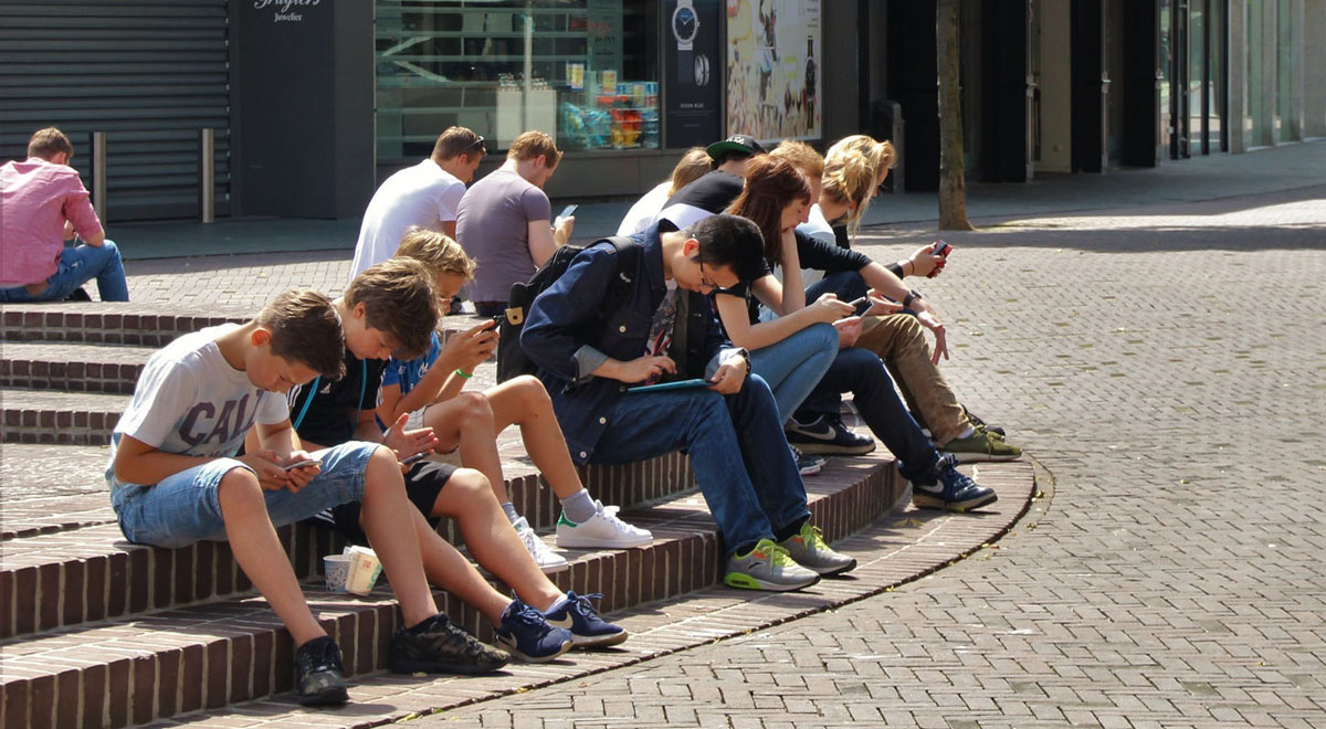 Jugendliche mit Smartphones / Foto: pixabay