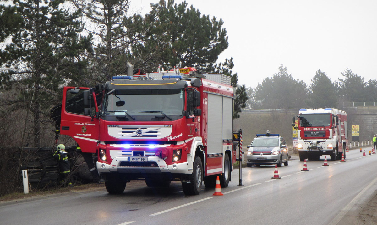 Karambolage auf der B26 / Foto: Presseteam der Feuerwehr Wiener Neustadt