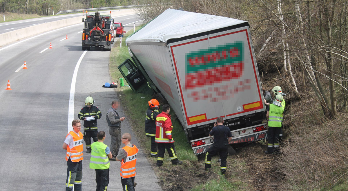 LKW-Unfall auf S6 / Foto: Presseteam Feuerwehr Wiener Neustadt