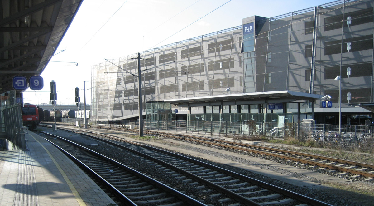 Parkdeck Hauptbahnhof / Foto: Priwo (Public domain), via Wikimedia Commons