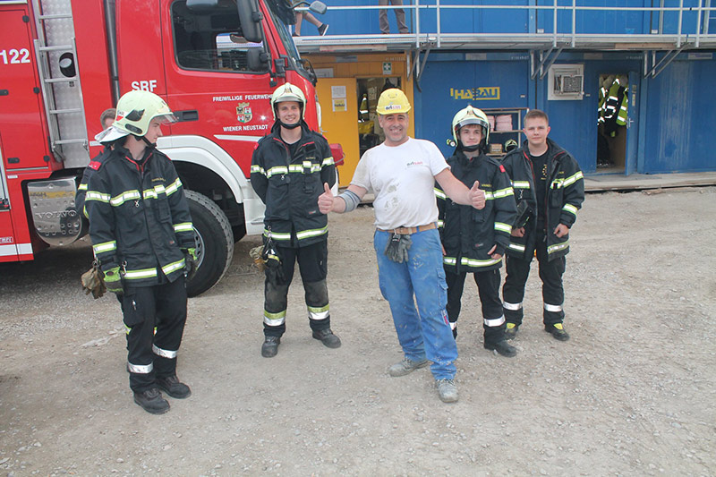 Bauarbaiter gerettet / Foto: Presseteam Feuerwehr Wiener Neustadt