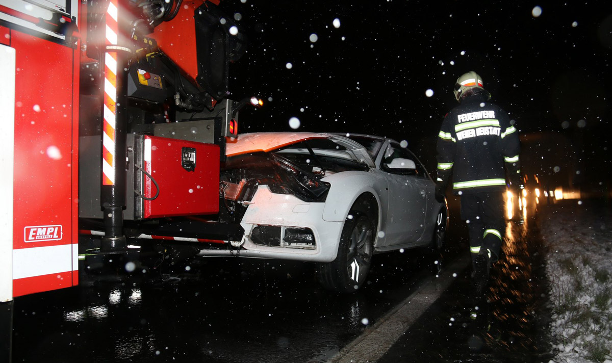 Unfall bei schwerem Schneefall auf A2 / Foto: Presseteam Feuerwehr Wiener Neustadt