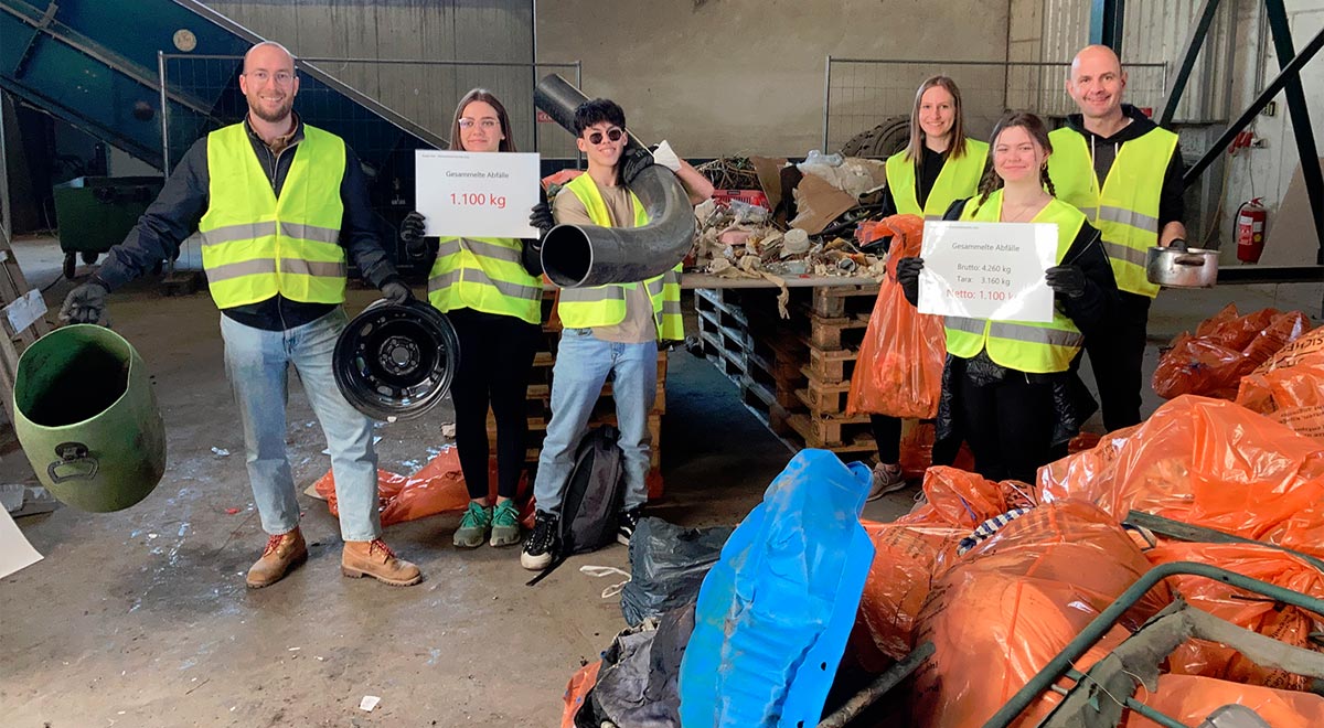 Schülerinnen und Schüler der HAK sammeln 1 Tonne Müll / Foto: Stadt Wiener Neustadt