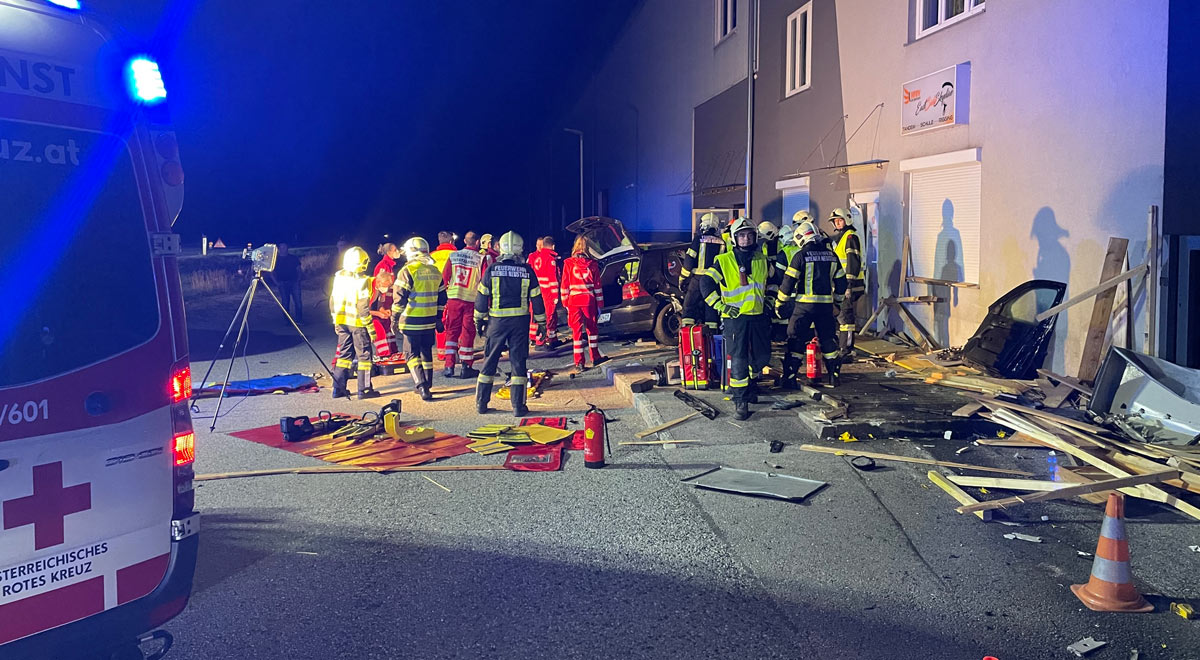 Schwerer Verkehrsunfall mit Menschenrettung / Foto: Presseteam d. FF Wr. Neustadt