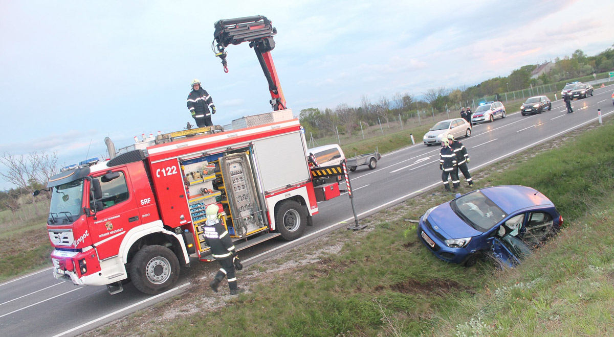 Nordspange Unfallfahrzeug 2 / Foto: Presseteam Feuerwehr Wiener Neustadt