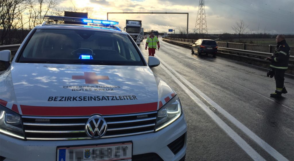 Verkehrsunfall mit mehreren Fahrzeugen bei Katzelsdorf