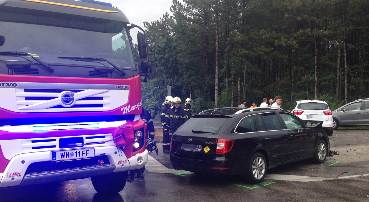Verkehrsunfall B54 / Foto: Presseteam Feuerwehr Wiener Neustadt