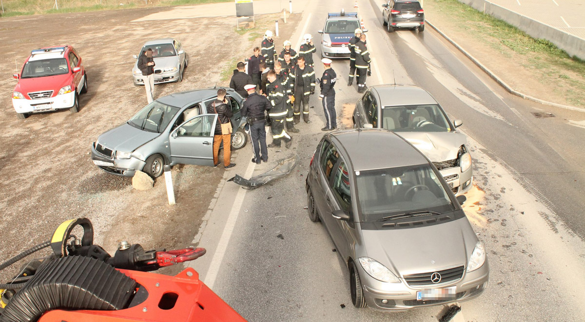 Verkehrsunfall-Puchberger-Strasse / Foto: Presseteam Feuerwehr Wr. Neustadt