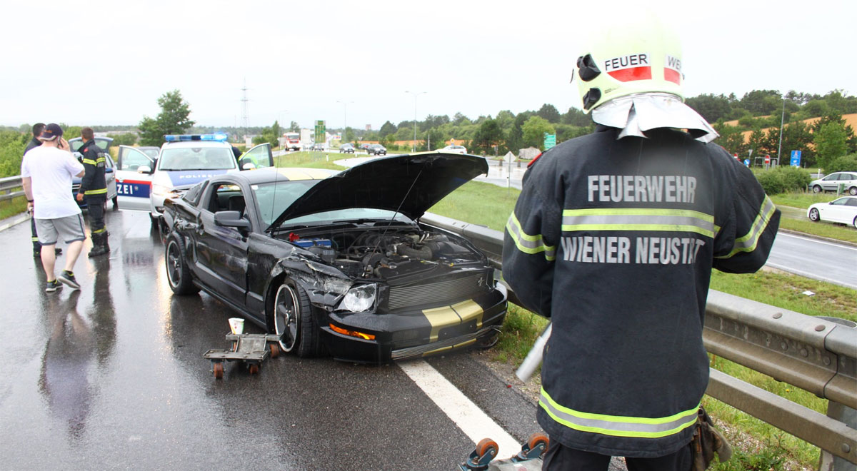 Unfall Ford Mustang / Foto: Presseteam d. FF Wr. Neustadt