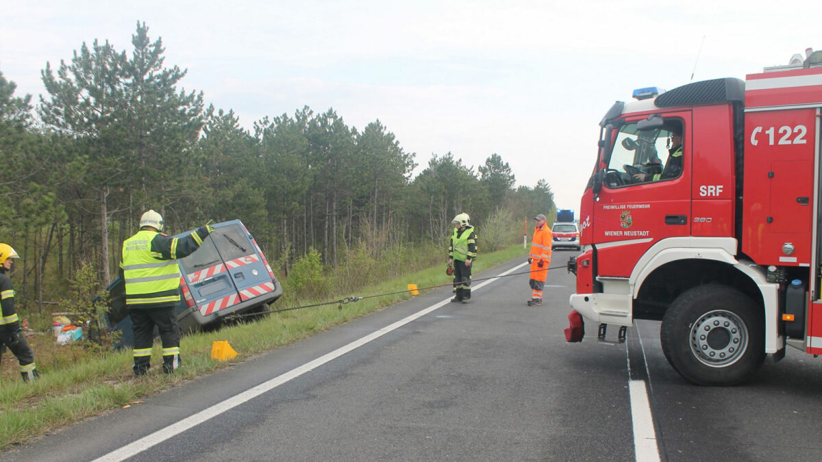 Schwerer Verkehrsunfall auf A2 / Foto: Presseteam d. FF Wr. Neustadt